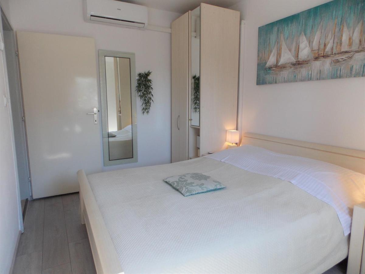 Warm Terrace Apartment *