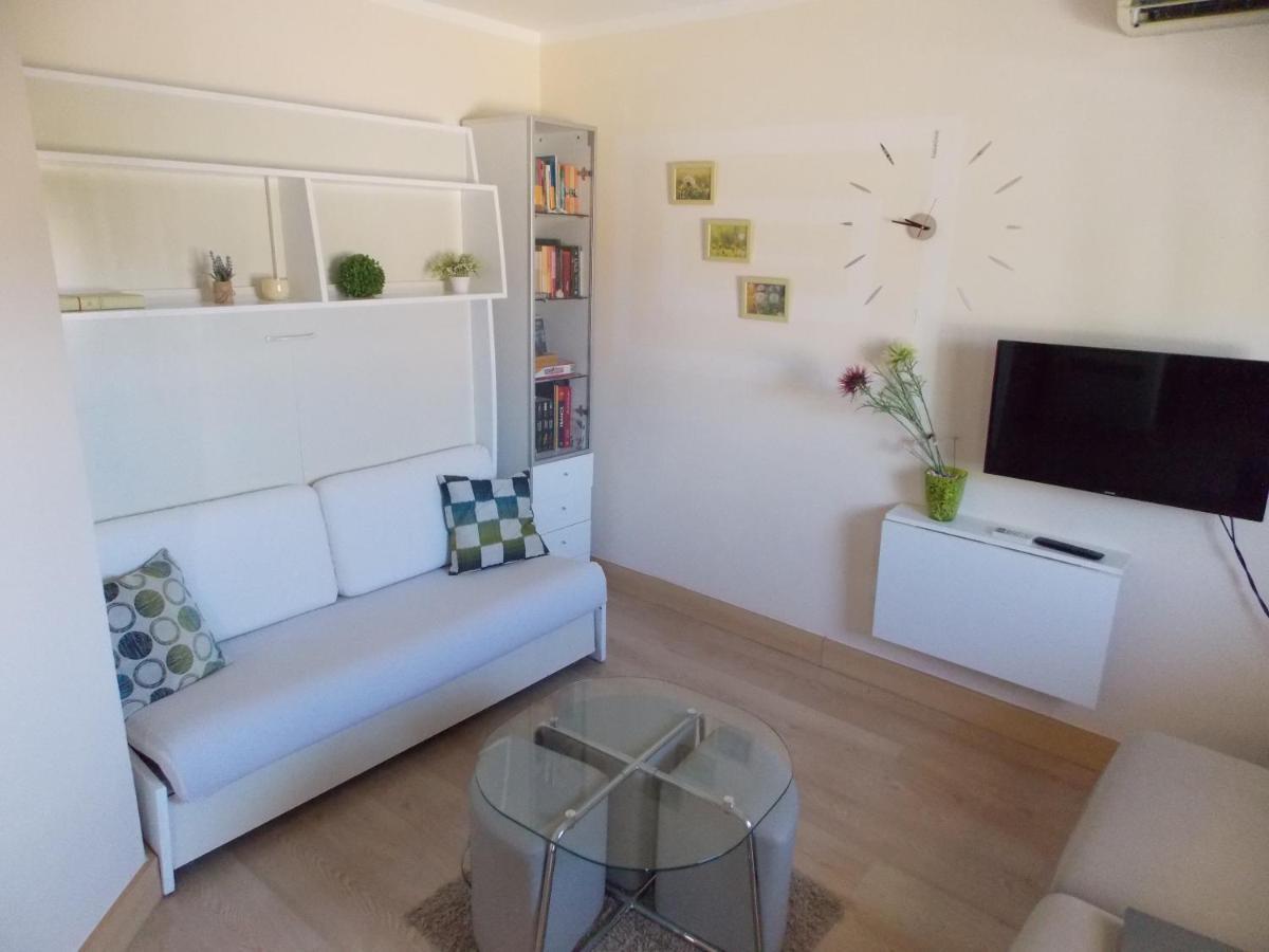 Warm Terrace Apartment